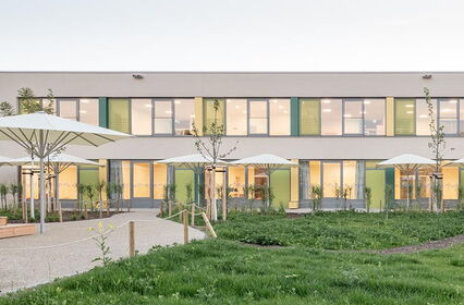 Außenansicht vom Garten – Foto Till Schuster